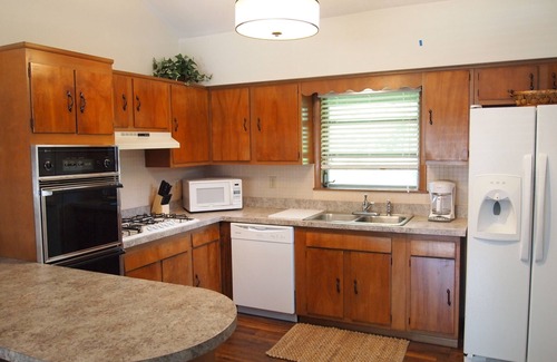 Gloria Glens Park House | Fish, Swim, Or Boat On Ohio's Largest Natural Lake. Super Affordable 3 Br