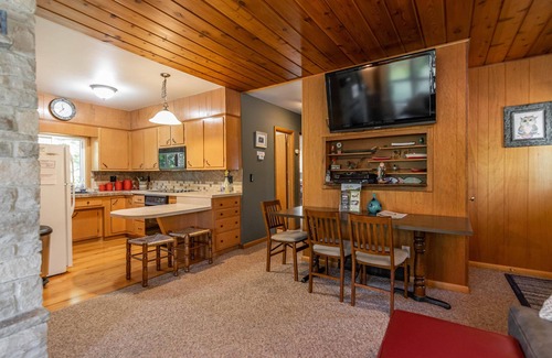 Friendship House | Fish Tale on Beautiful Castle Rock Lake