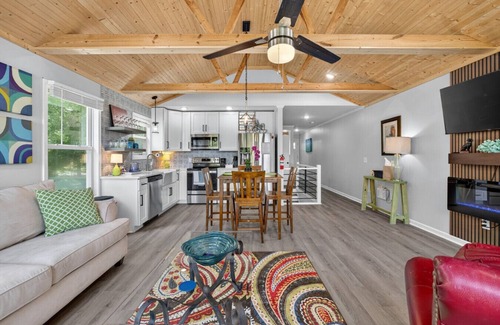 Ardmore Apartment | Fish Tales @ Lake Logan