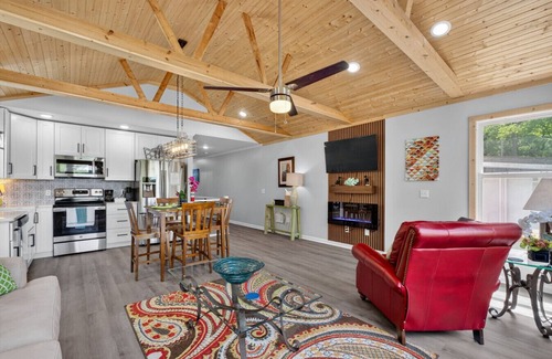 Ardmore Apartment | Fish Tales @ Lake Logan