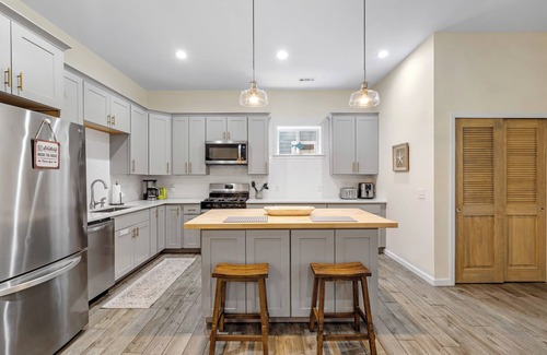 Port Royal House | Fishcamp on 14th - Renovated & Walkable in Port Royal w/Pool