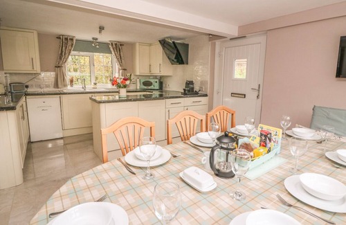 Lampeter Cottage | FISHER GRANARY, family friendly, with a garden in Lampeter