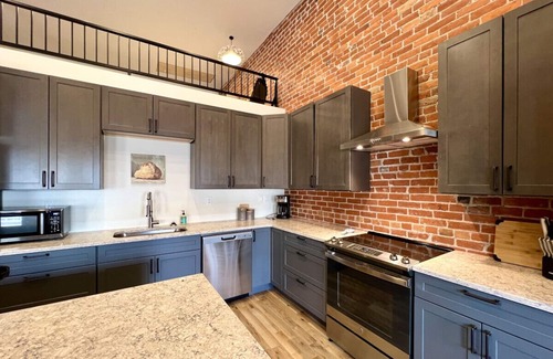 Baker City Apartment | Fisher Loft - New! Gorgeous Downtown Space, 2 Bdrm, Local Golfing 50% Off!