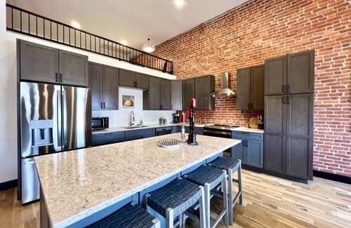 Baker City Apartment | Fisher Loft - New! Gorgeous Downtown Space, 2 Bdrm, Local Golfing 50% Off!