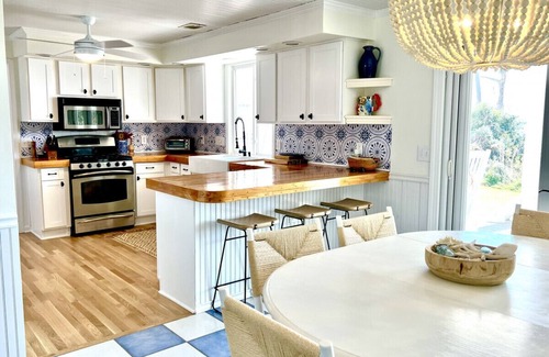 Minnesott Beach House | Fisher Point Cottage on the Nuese River