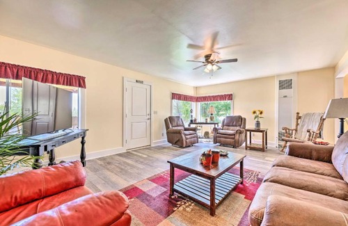 North Powder House | Fisher Springs Home, 12 Mi to Anthony Lake!