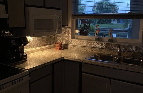 Caloosahatchee House | Fisherman/boaters/jet skis. Waterfront. Downtown. Close to everything!