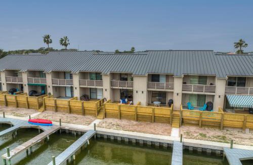 Harbor Oaks House | Fisherman Friend! - Coastal Condo - Views Await!