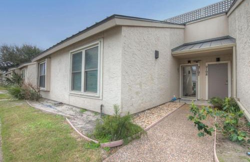 Harbor Oaks House | Fisherman Friend! - Coastal Condo - Views Await!