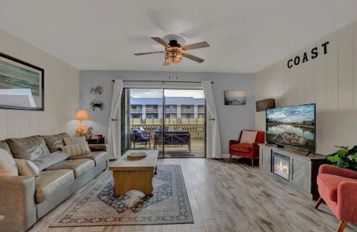 Harbor Oaks House | Fisherman Friend! - Coastal Condo - Views Await!