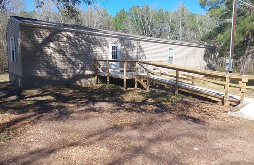 Broaddus House | Fisherman/Hunter's retreat less than 10 minutes from Lake Sam Rayburn.