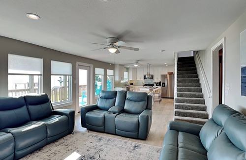 Palm Harbor House | Fisherman Luv | Bay Views, Night Fishing Light