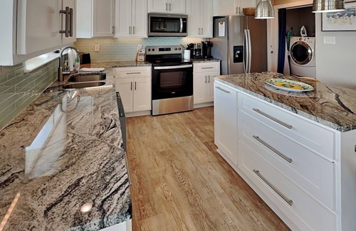 Palm Harbor House | Fisherman Luv | Bay Views, Night Fishing Light