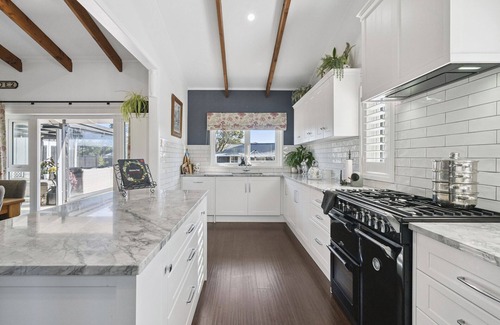 Waikanae House | Fisherman’s Cottage - Waikanae Beach