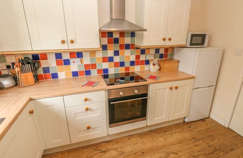 St Ishmaels Cottage | FISHERMAN'S COTTAGE, pet friendly, with a garden in St. Ishmaels
