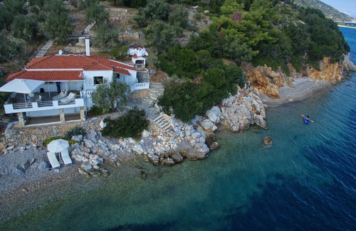 Nimfea Cottage | Fisherman's Cottage, private Villa on the beach close to Kalamakia Alonnisos