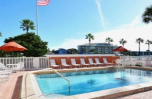 Siesta Key Condo | Fisherman's Cove A114 - The Havana- Gulf Beach front steps from Lania
