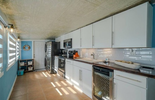 Twin Lakes House | "Fisherman's Dream: 3BR Key Largo Rental with Lagoon & Bay Access"