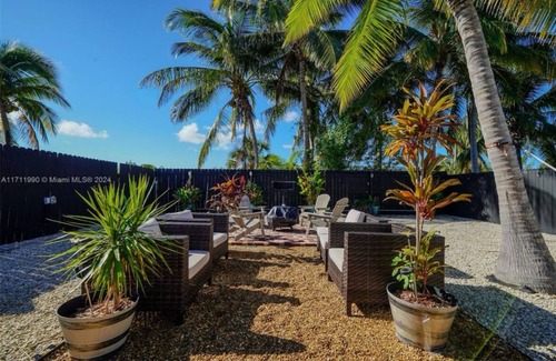 Twin Lakes House | "Fisherman's Dream: 3BR Key Largo Rental with Lagoon & Bay Access"