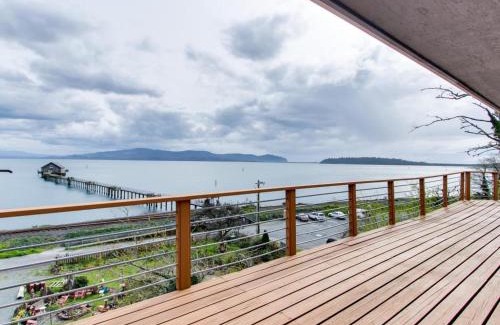 Garibaldi House | Fisherman's Dream Boat House