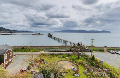 Garibaldi House | Fisherman's Dream Boat House