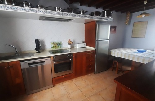 Rianxo Cottage | Fisherman's house,XVIII century,views over the sea,free wifi,fireplace,gardenbbq