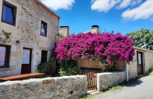 Rianxo Cottage | Fisherman's house,XVIII century,views over the sea,free wifi,fireplace,gardenbbq
