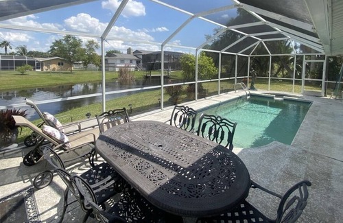 North Fort Myers House | Fisherman's Paradise in tropical lagoon with pool and spa