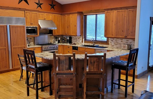 Eagle House | Fisherman's Paradise on Eagle River - 10 minutes from Vail/Eagle Airport