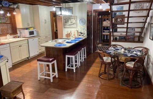 Pinecrest House | FISHERMAN'S PARIDICE