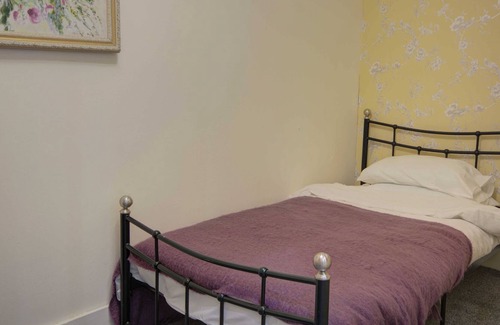 Helmsdale Apartment | Fisherman's Rest - sleeps 4 guests in 2 bedrooms