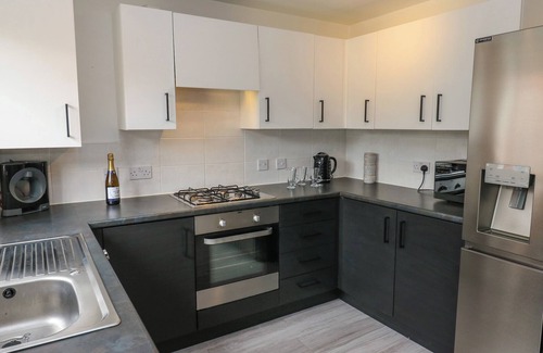 Mirfield House | FISHERMAN'S RETREAT, pet friendly, with a garden in Mirfield
