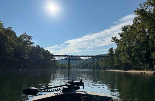 Eureka Springs House | Fisherman White River Paradise