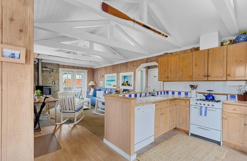 Salmon Creek Cabin | Fishermans Cottage-Magical Irish Fishing Cottage in Bodega Bay!Walk to Beach,