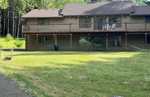 Umpqua House | Fisherman’s paradise in wine country. www.umpquariverlodge.com