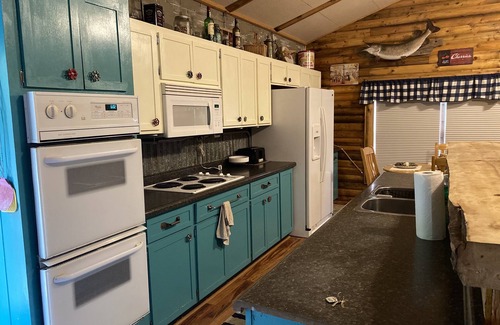 Tower Apartment | Fishermen, snowmobilers! Good fishing for Walleye, Bass, Northern & Musky 🎣