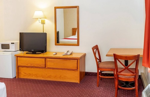 Shelby Hotel | Fishing and Boating on Lake Shel-oole! Free Parking, Pet-Friendly