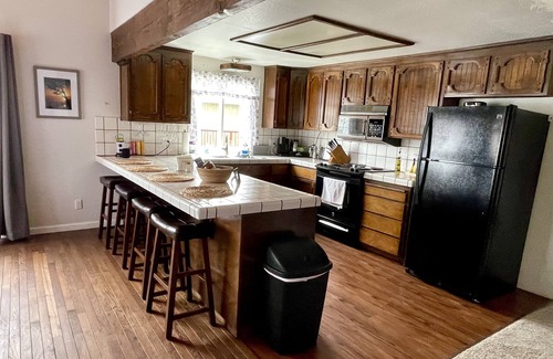 Clear Lake House | Fishing bungalow on the water w/private dock.