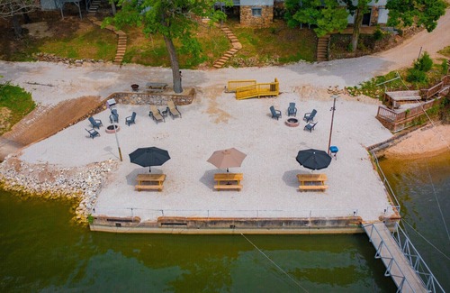 Lake Ozark Cabin | Fishing Cabin #5 2 queen beds and 1 bath dock