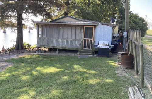 Oneida Cabin | Fishing Cabin On Old Town Lake- Mississippi River/Oxbow Lake