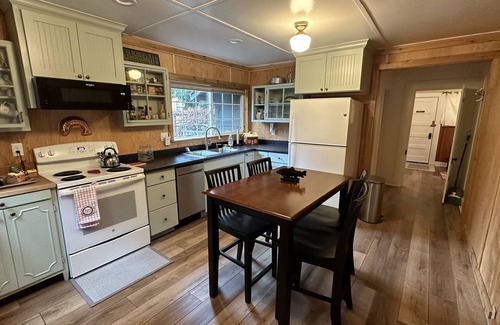 Castella Cabin | Fishing Cabin on the Upper Sacramento river.