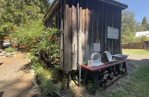 Castella Cabin | Fishing Cabin on the Upper Sacramento river.