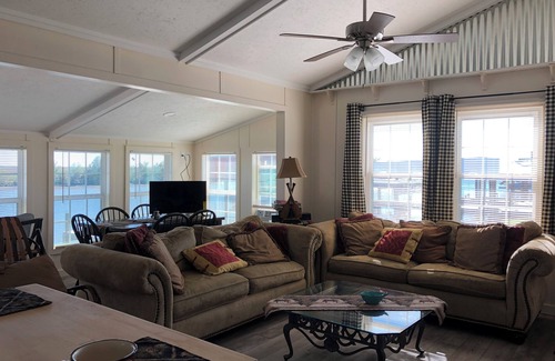 Chauvin Cabin | FISHING CAMP - Family/Pet friendly, 2B/1B sleeps 8, great location, AC, Wifi +