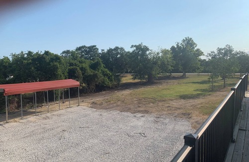 Delacroix House | Fishing camp in Reggio LA 5 minutes from hope dale and Delacroix