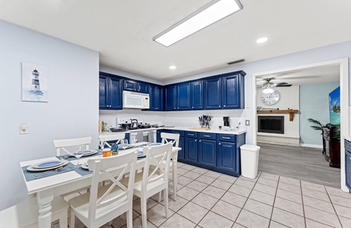 Northside Cottage | Fishing Cottage, Peaceful, 3 Queens, Laundry, Long-Term, Fast Wifi