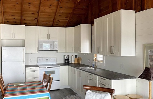 Rideau Lakes Cottage | Fishing/family cottage (Renovated) on beautiful Lake Opinicon (Kingston-Ottawa)
