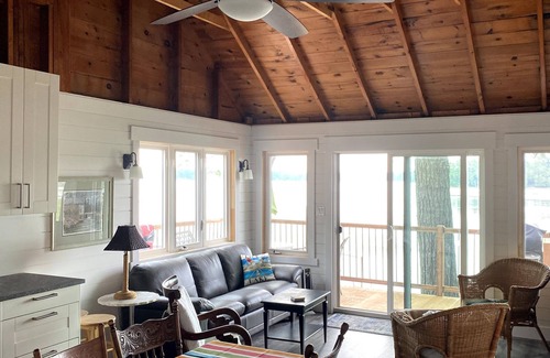 Rideau Lakes Cottage | Fishing/family cottage (Renovated) on beautiful Lake Opinicon (Kingston-Ottawa)