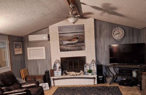 Dalton House | Fishing Paradise - PetFriendly- conveniently located 1.5 miles from I-94.