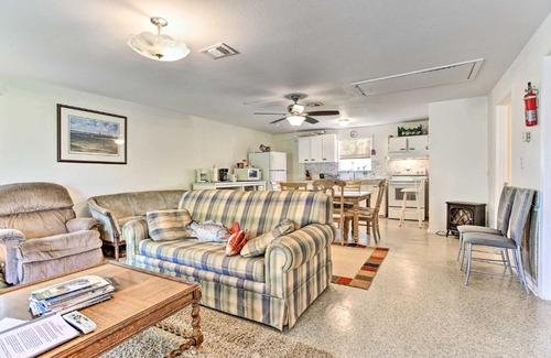 Palacios House | Fishing Pier, Kayaks Bayfront Home in Palacios!