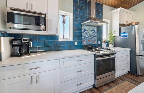 Cedar Lane House | Fishing Pier & Minutes to the Beach!